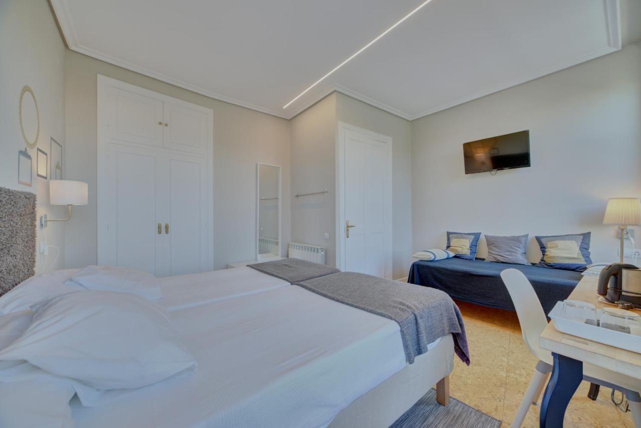 Twin Room with Private External Bathroom,952558999:JPEG